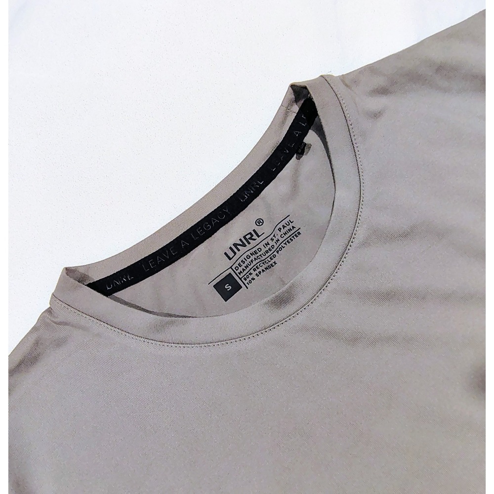 UNRL Stride Collection Men's Athletic Fit T-Shirt Short Sleeve Size Small Taupe